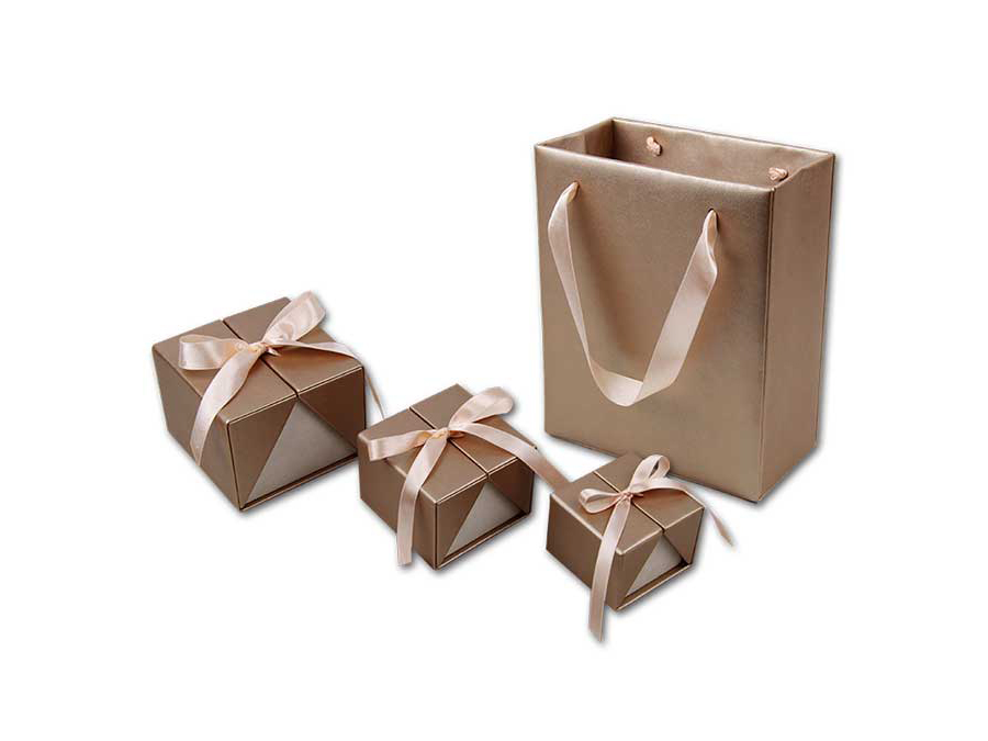 Shining paper packaging of jewelry