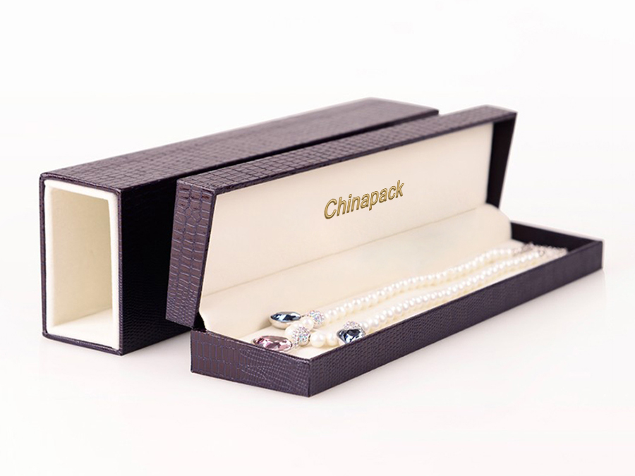 Personal necklace packaging