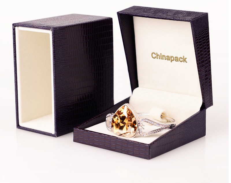 Personal necklace packaging