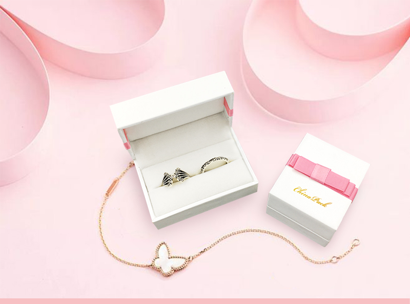 Branded jewelry packaging