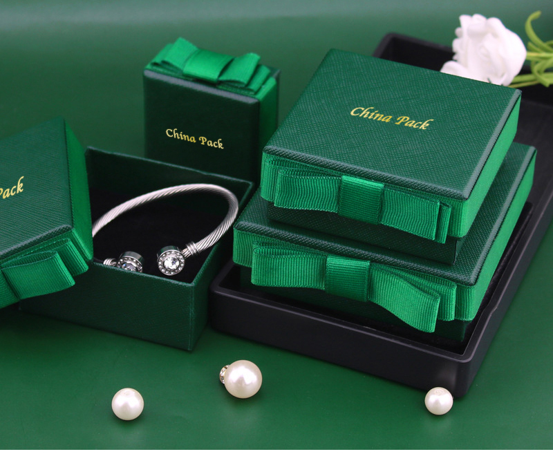 Custom jewelry vendor packaging