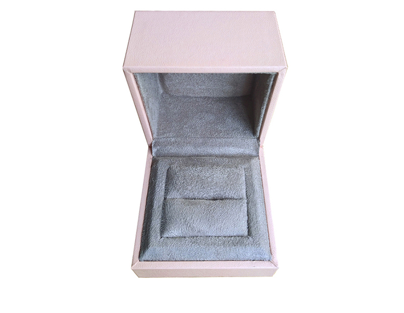 Custom velvet ring box