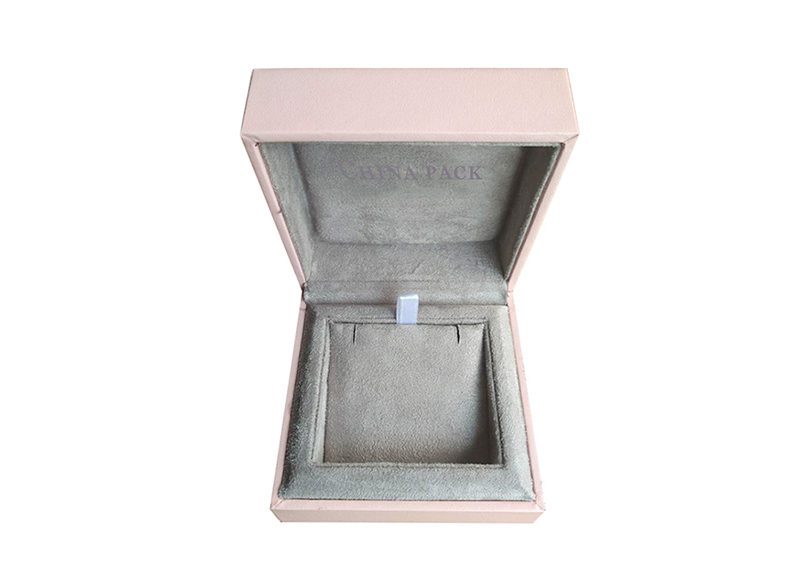 Custom velvet ring box