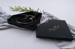 Fashion jewelry packaging box and presentation of aesthetic
