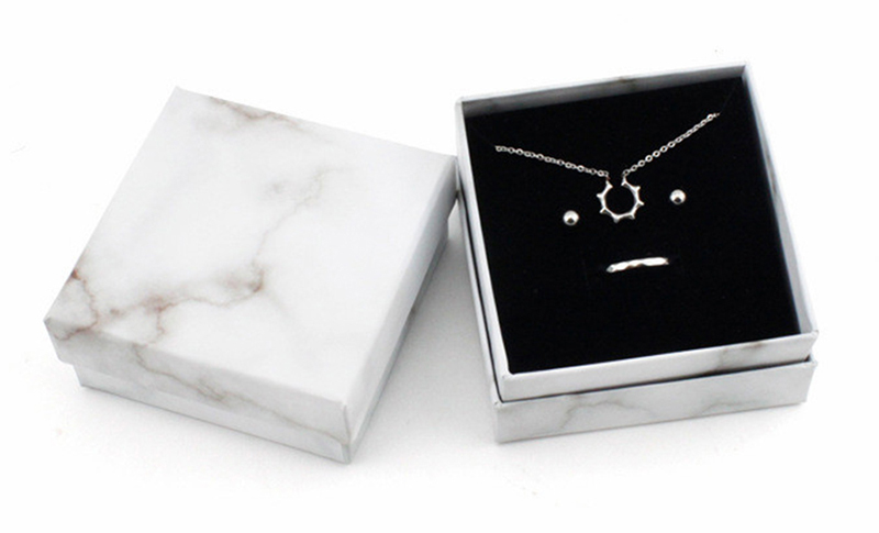 JRB011 necklace box mockup