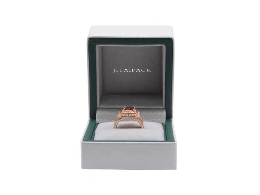 JPB093 square velvet jewellery packaging