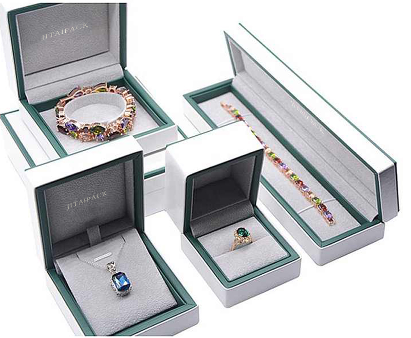JPB093 square velvet jewellery packaging