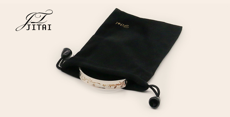 JPD076 black velvet jewellery pouch