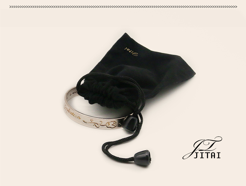 JPD076 black velvet jewellery pouch