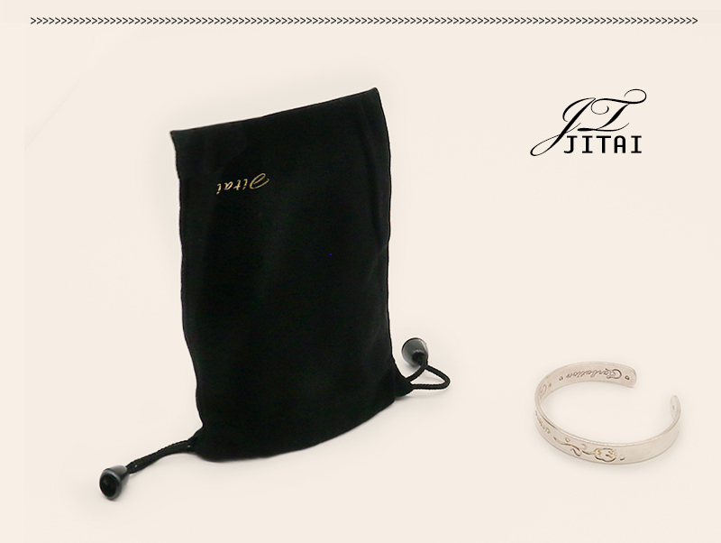 JPD076 black velvet jewellery pouch