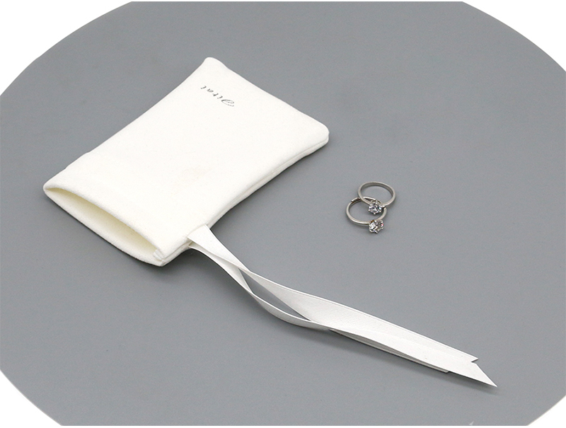 JPD078 white velvet jewellery pouch